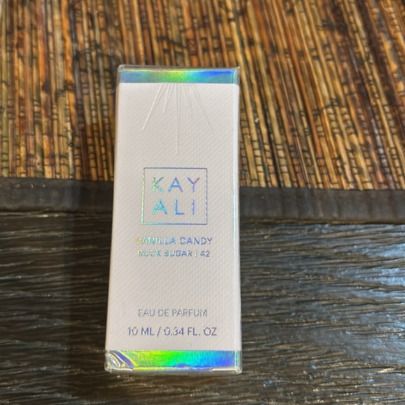 🩷🩷MINI KAYALI VANILLA CANDY ROCK SUGAR | 42 EDP 0.34 oz🩷🩷 - Picture 4 of 4